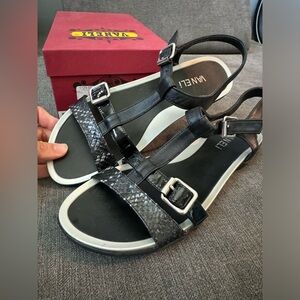 EUC Vaneli black leather sandal